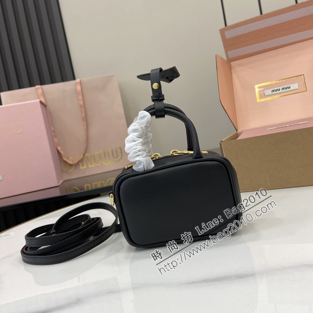 miumiu繆繆專櫃最新款迷你公事包單肩斜挎女包 jh2525型號：5NR036